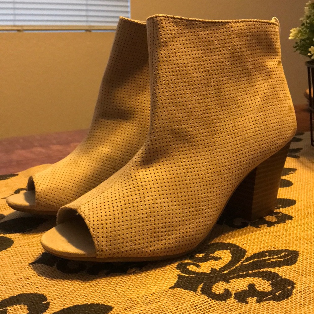Old Navy, Light Tan Open Toe Boots. Never Worn.